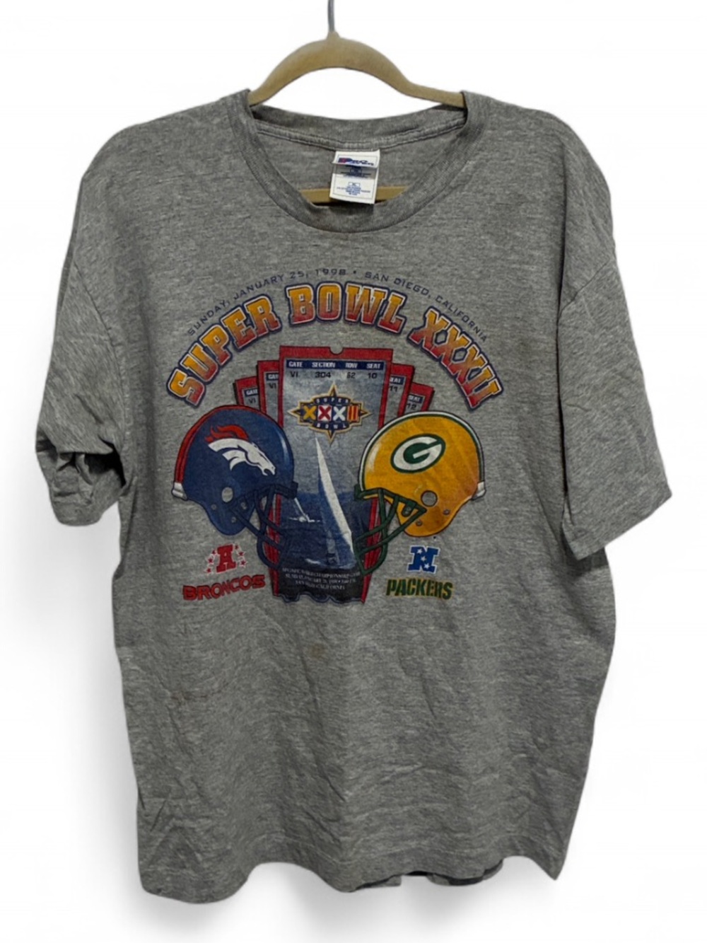 Vintage 90s Pro Player Grey Super Bowl Graphic Tee Broncos & Packers Helmets